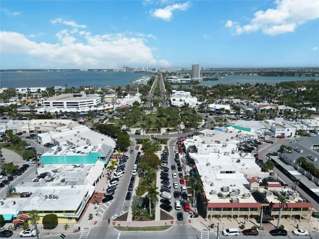 132 Grant Drive Sarasota FL 34236