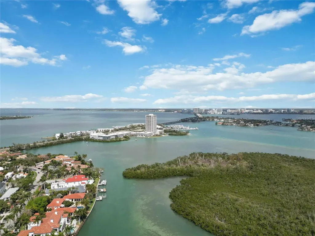 132 Grant Drive Sarasota FL 34236