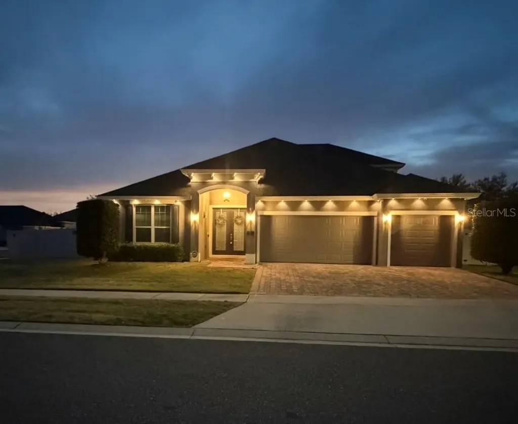 703 Calabria Way Howey In The Hills FL 34737