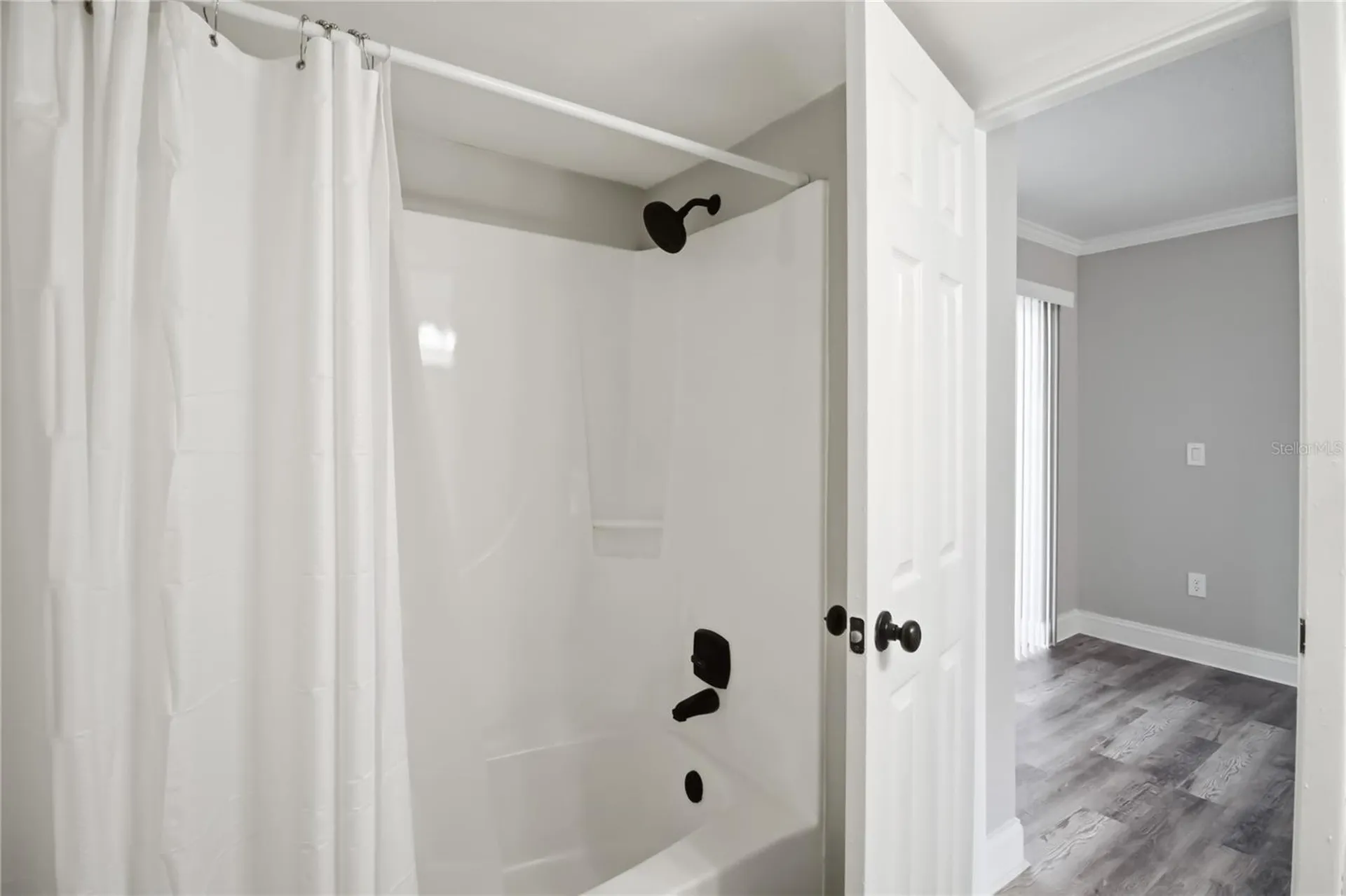 127 Oyster Bay Circle Altamonte Springs FL 32701