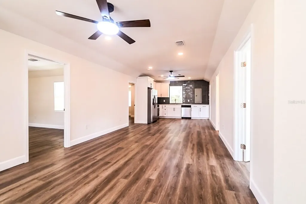 426 S Disston Avenue Tarpon Springs FL 34689