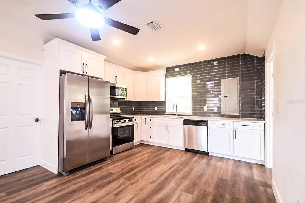 426 S Disston Avenue Tarpon Springs FL 34689