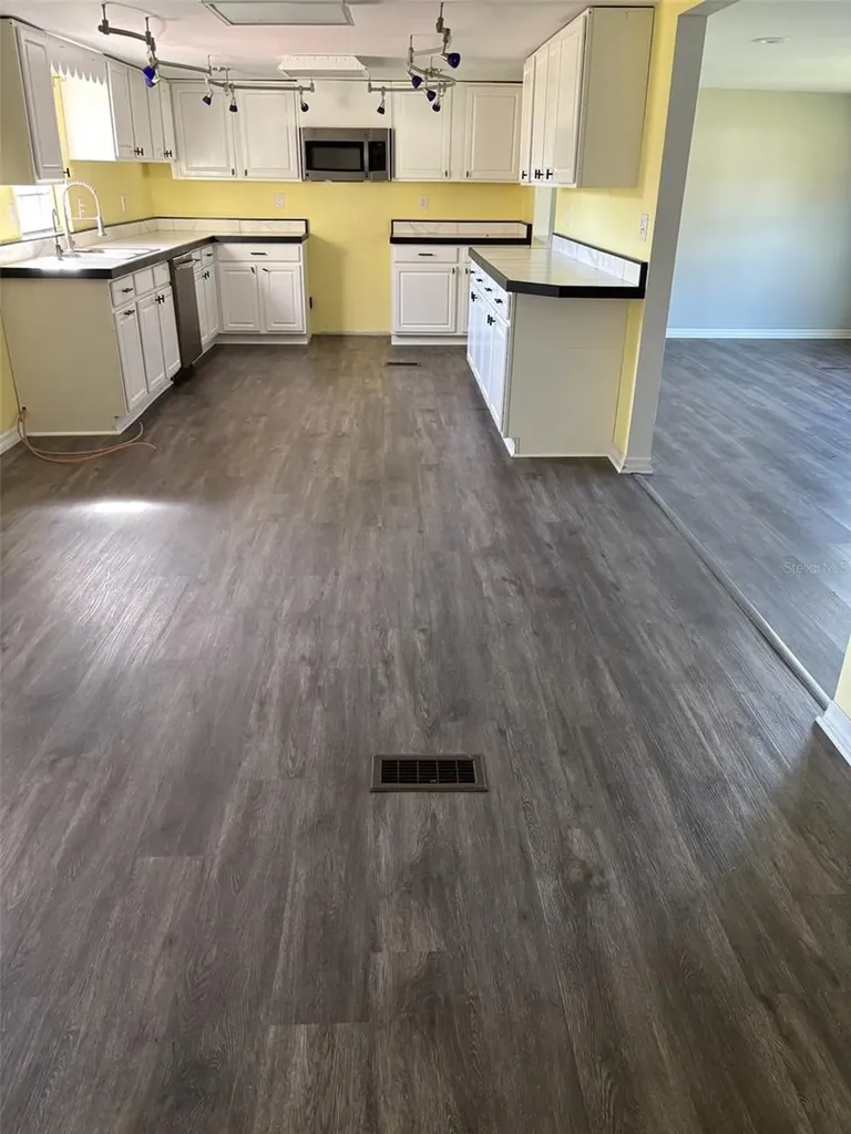 206 Country World Drive E Davenport FL 33897