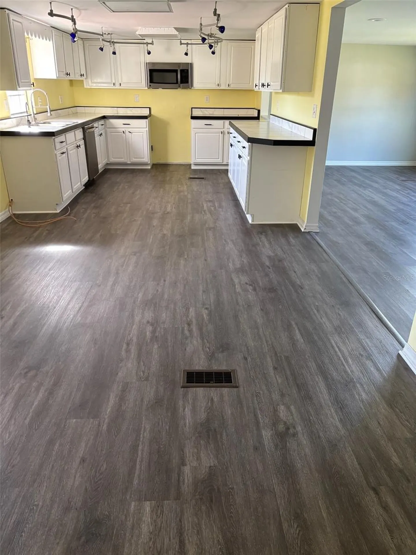 206 Country World Drive E Davenport FL 33897