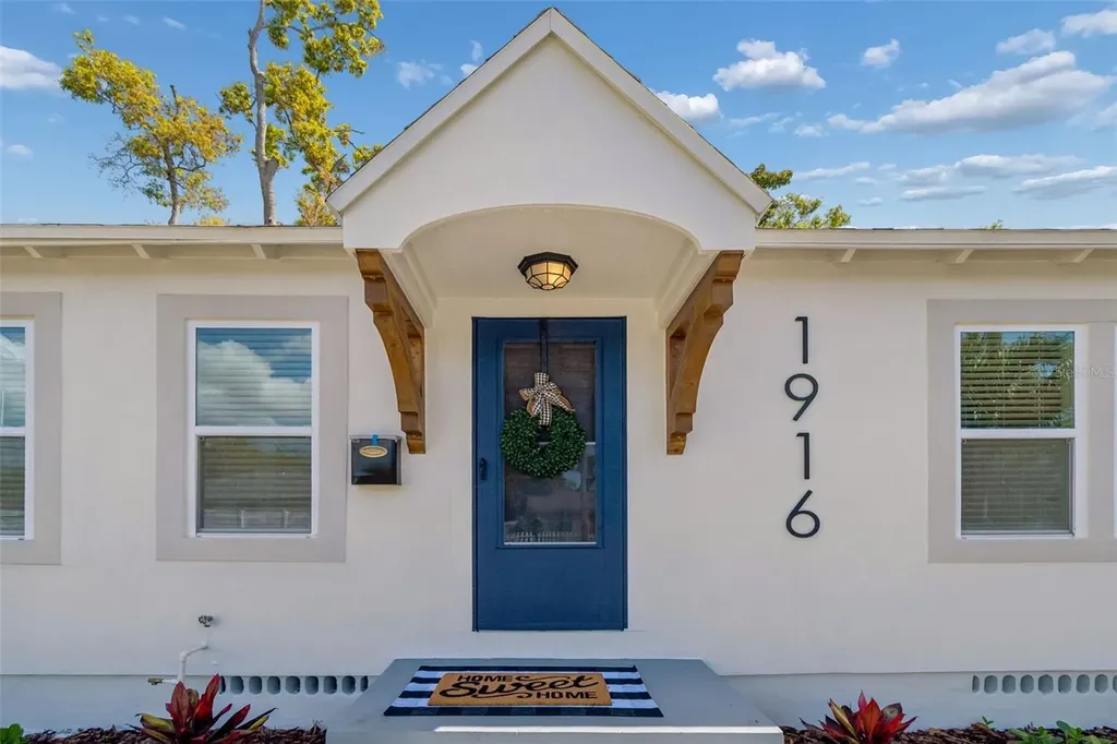 1916 35th Street S St Petersburg FL 33711
