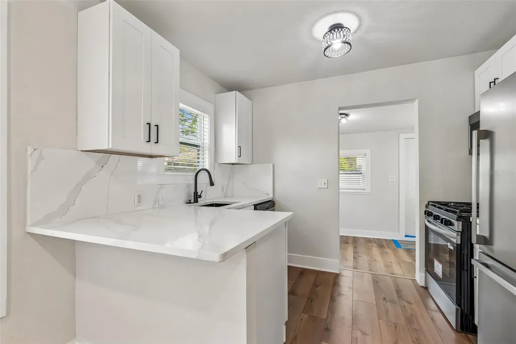 1916 35th Street S St Petersburg FL 33711