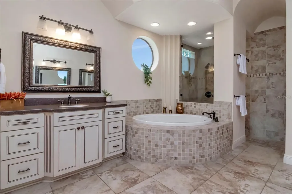 1022 Emerald Creek Drive Valrico FL 33596