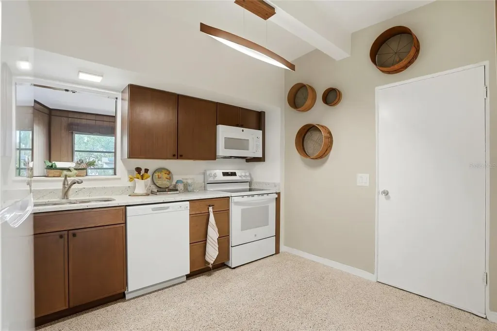 1190 79th Avenue N St Petersburg FL 33702