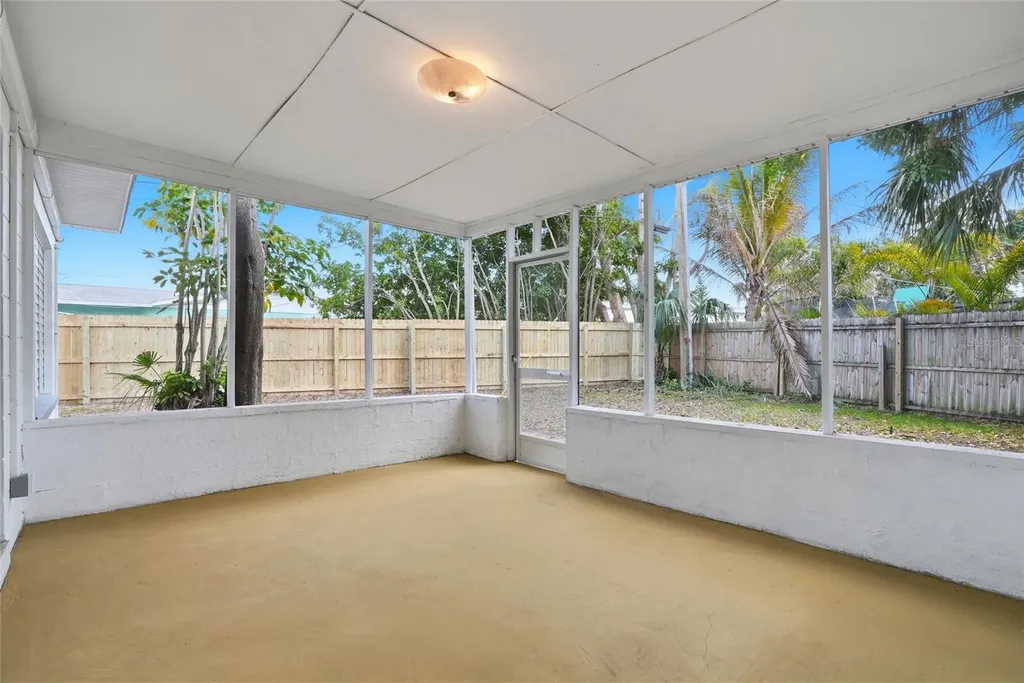 1190 79th Avenue N St Petersburg FL 33702