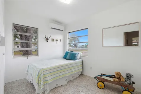 1190 79th Avenue N St Petersburg FL 33702