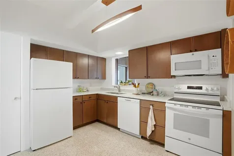 1190 79th Avenue N St Petersburg FL 33702