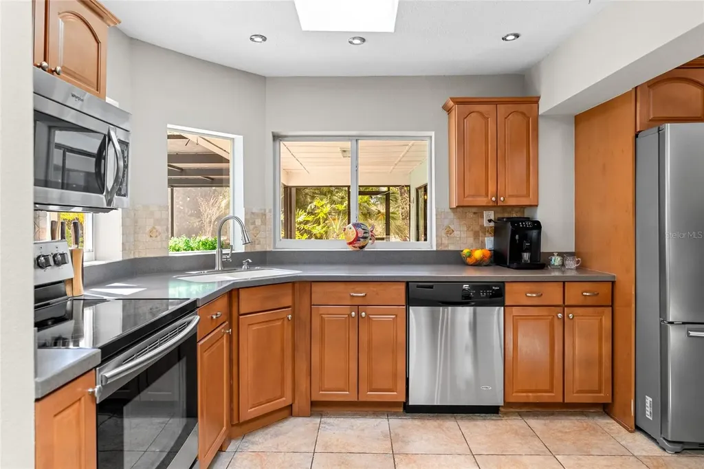 1811 La Grande Drive Dunedin FL 34698