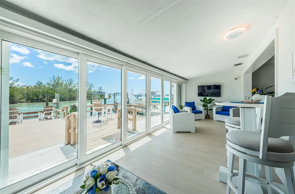 476 Boca Ciega Point Boulevard S St Petersburg FL 33708