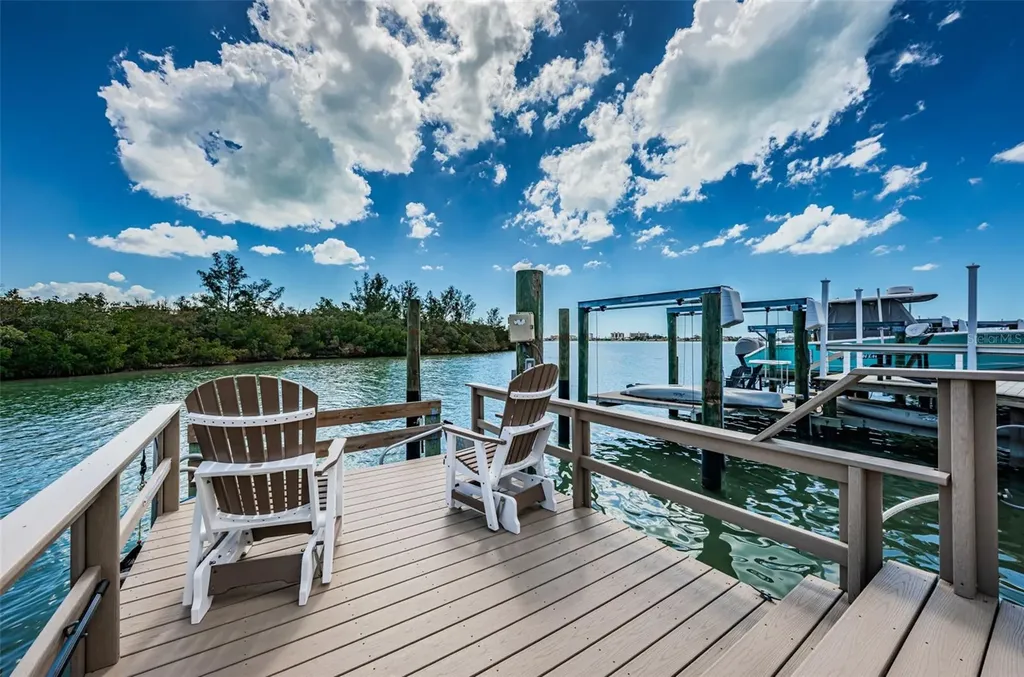 476 Boca Ciega Point Boulevard S St Petersburg FL 33708