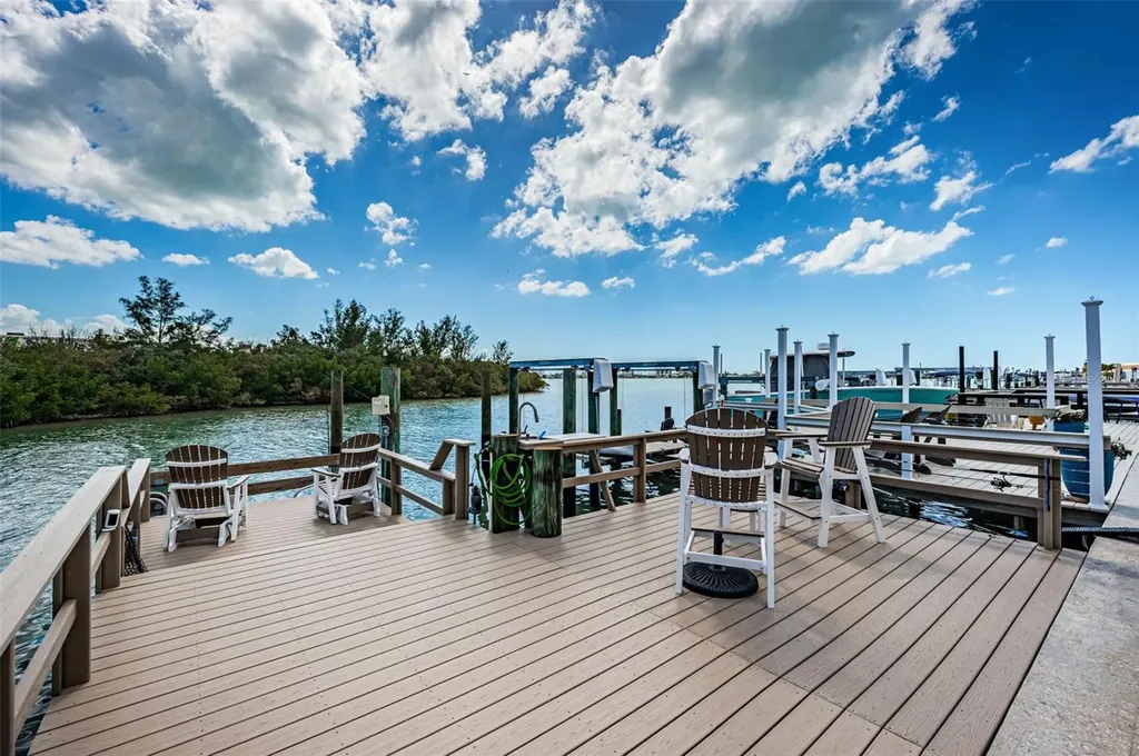 476 Boca Ciega Point Boulevard S St Petersburg FL 33708
