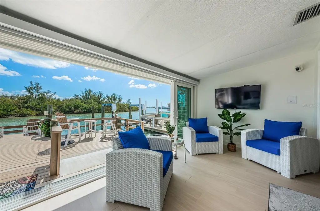 476 Boca Ciega Point Boulevard S St Petersburg FL 33708