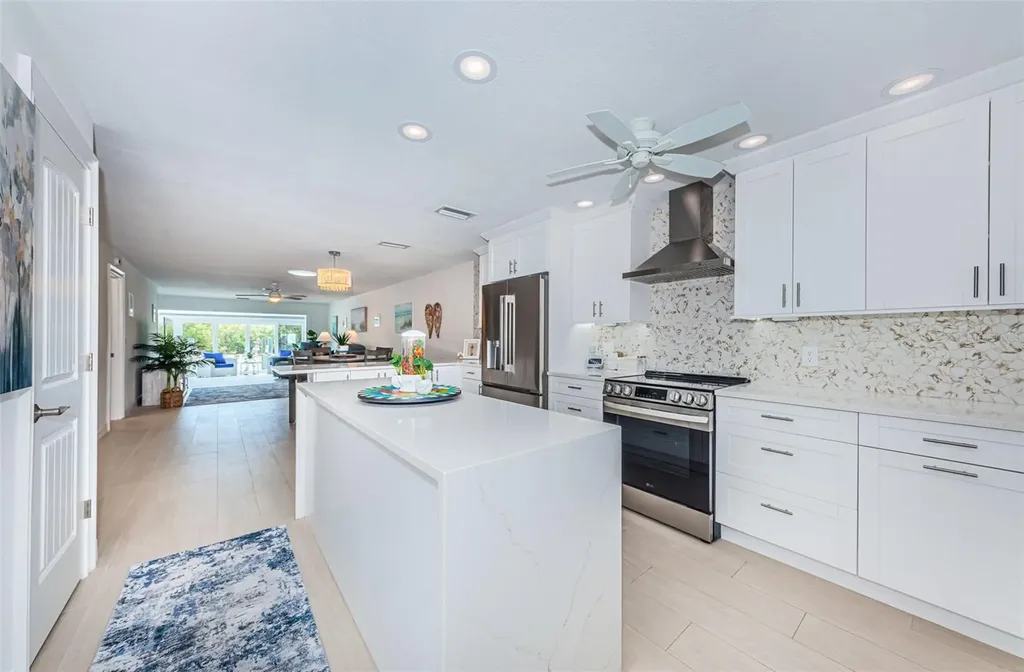 476 Boca Ciega Point Boulevard S St Petersburg FL 33708