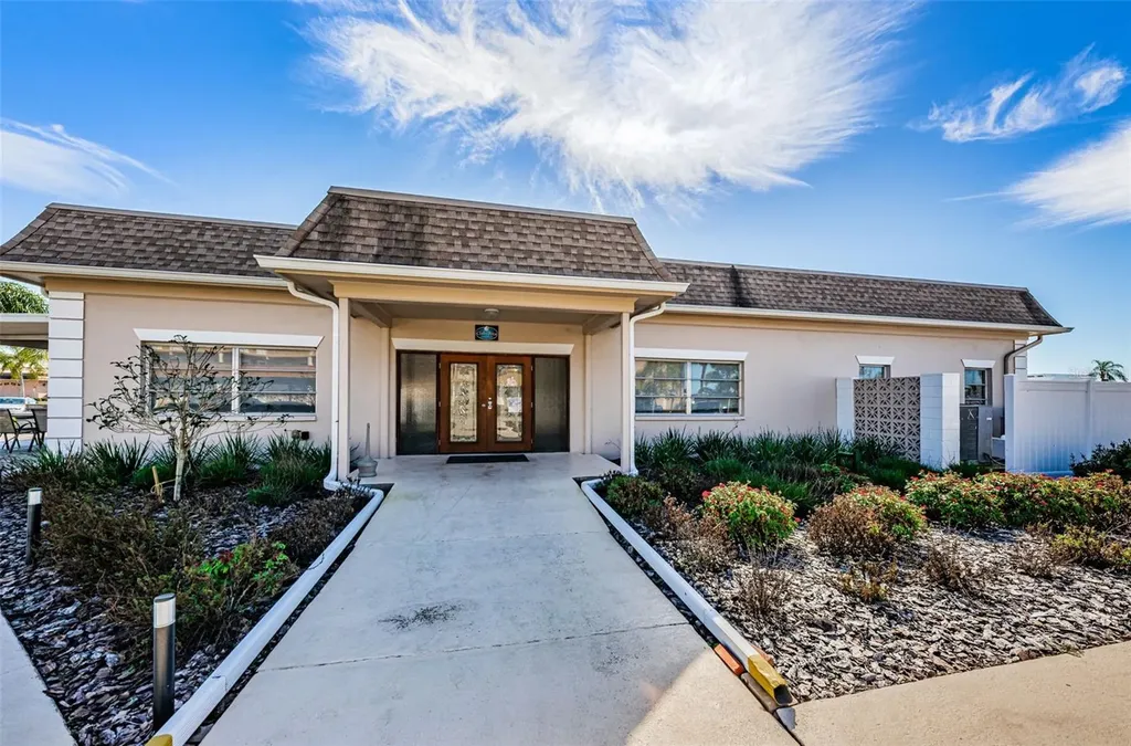 476 Boca Ciega Point Boulevard S St Petersburg FL 33708