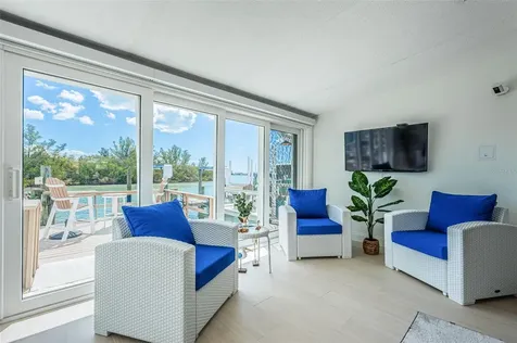 476 Boca Ciega Point Boulevard S St Petersburg FL 33708