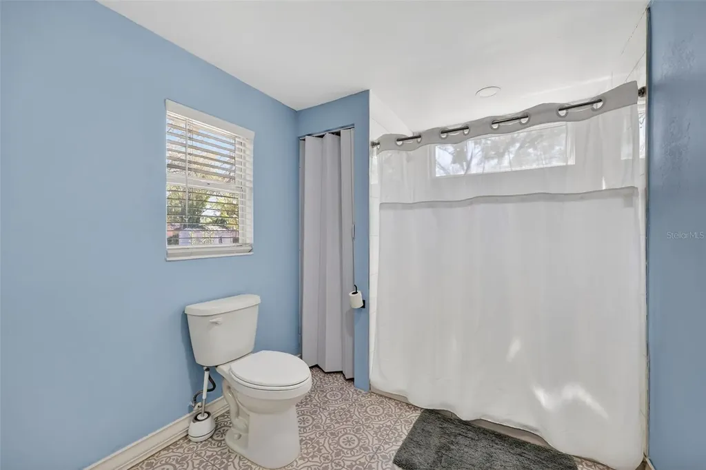 10262 Memorial Highway Tampa FL 33615