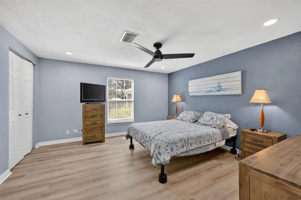 10262 Memorial Highway Tampa FL 33615