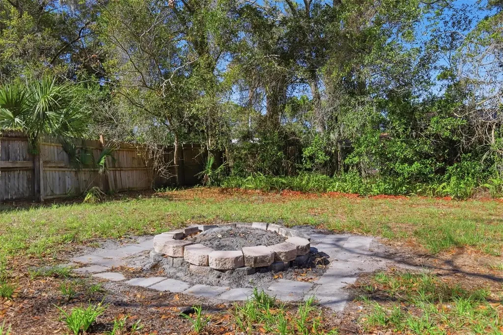 1530 E Minnesota Avenue Deland FL 32724