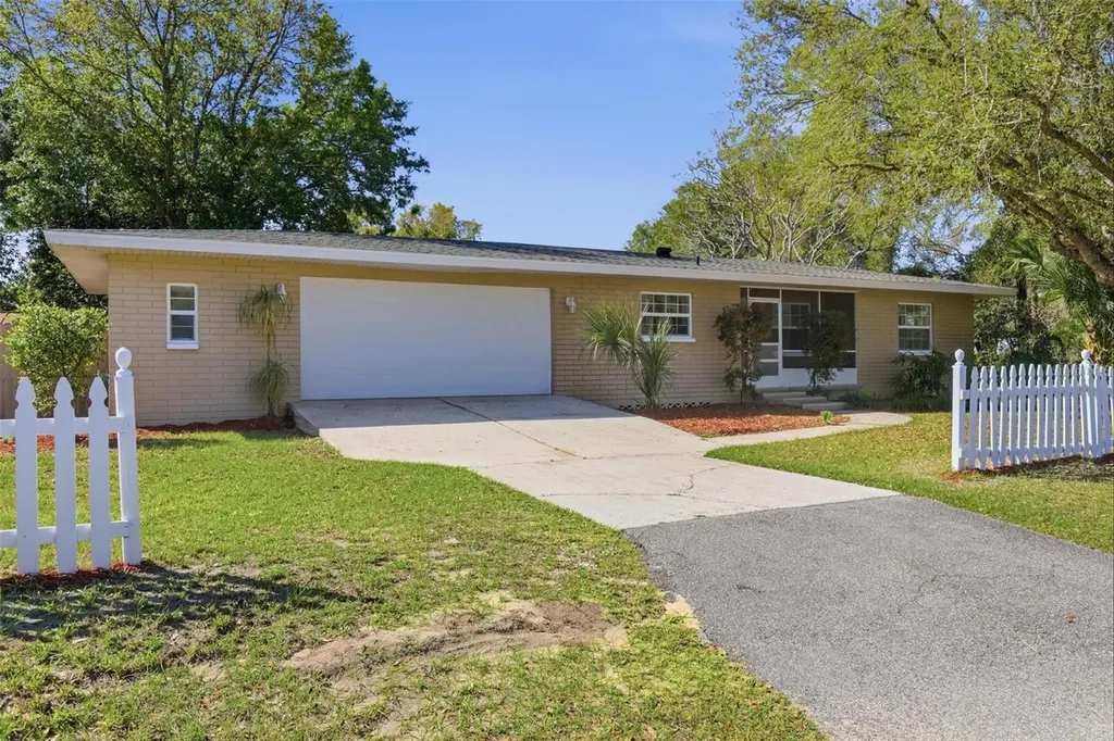 1530 E Minnesota Avenue Deland FL 32724