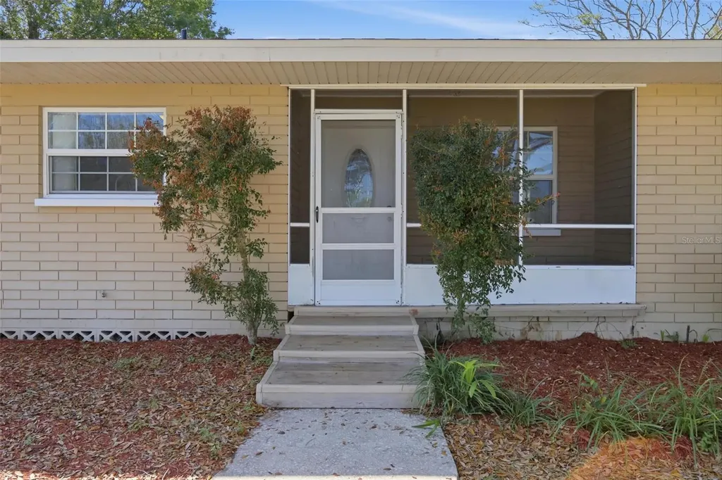 1530 E Minnesota Avenue Deland FL 32724