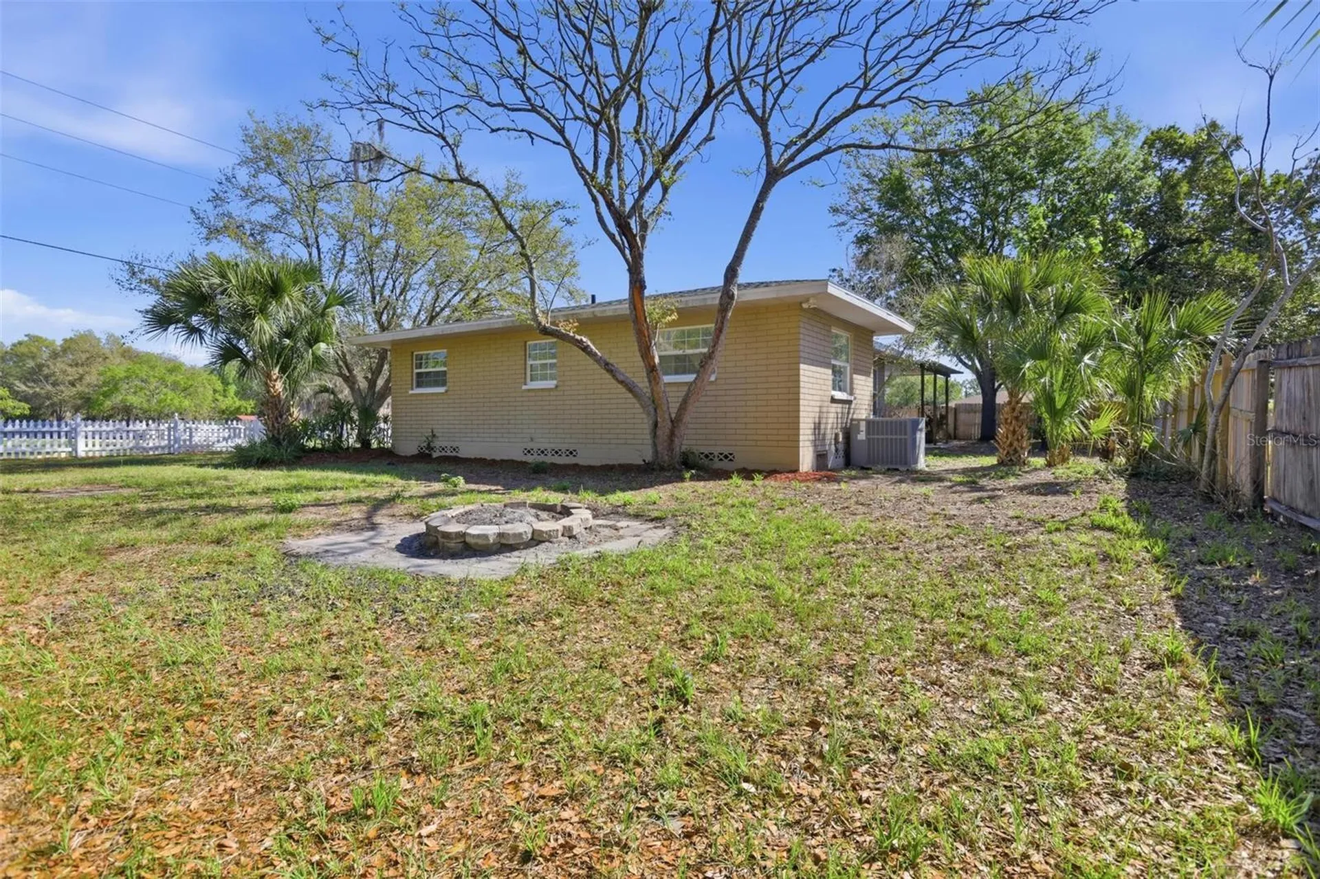 1530 E Minnesota Avenue Deland FL 32724