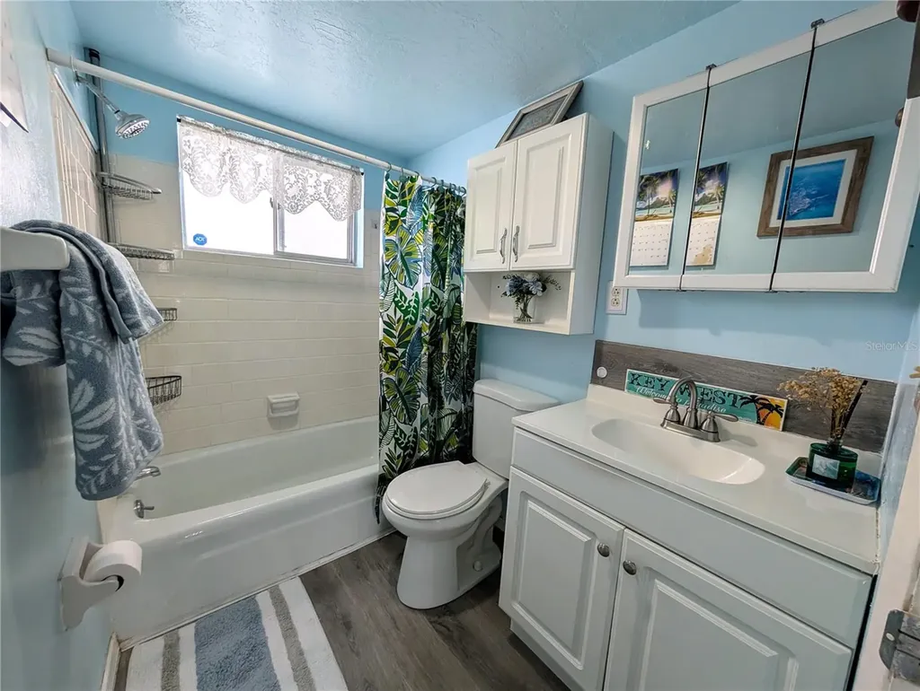 5929 Easy Street Bradenton FL 34207