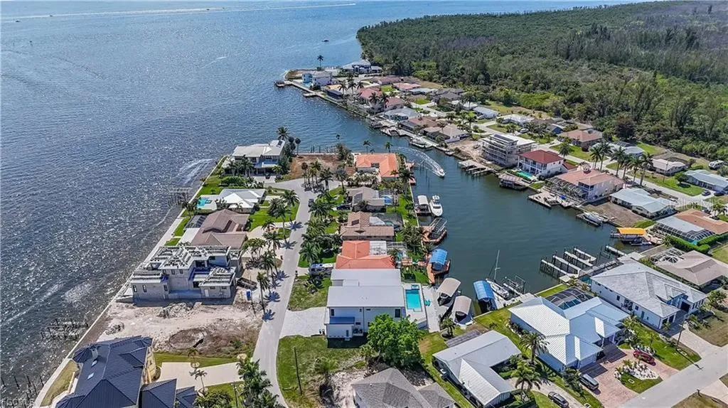 5929 SW 1st Avenue Cape Coral FL 33914