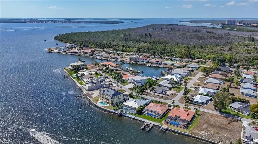 5929 SW 1st Avenue Cape Coral FL 33914