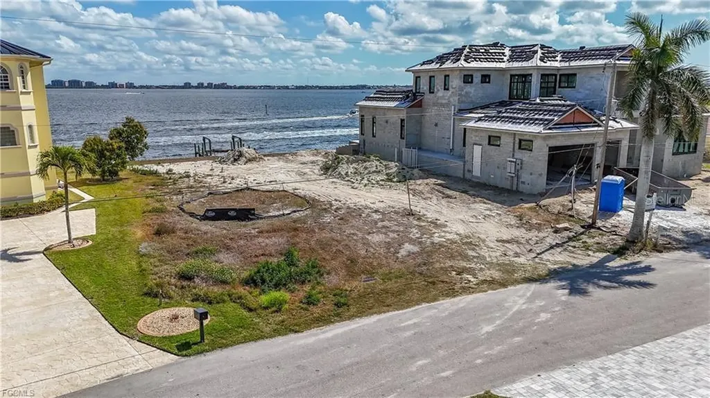 5929 SW 1st Avenue Cape Coral FL 33914