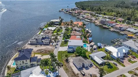 5929 SW 1st Avenue Cape Coral FL 33914