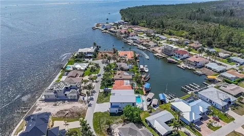 5929 SW 1st Avenue Cape Coral FL 33914