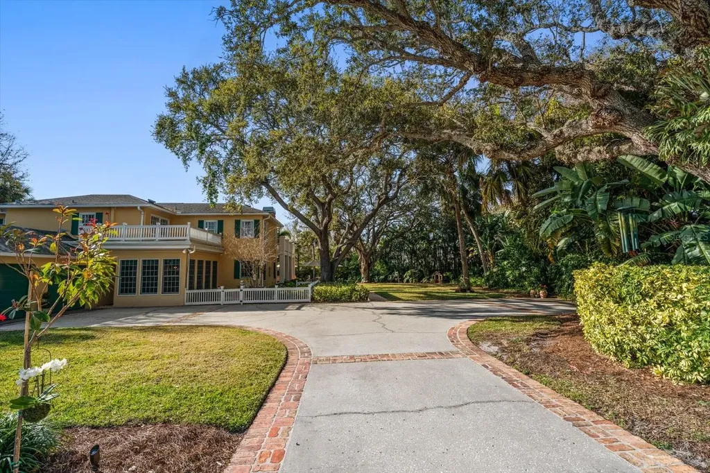 100 Sarasota Road Belleair FL 33756
