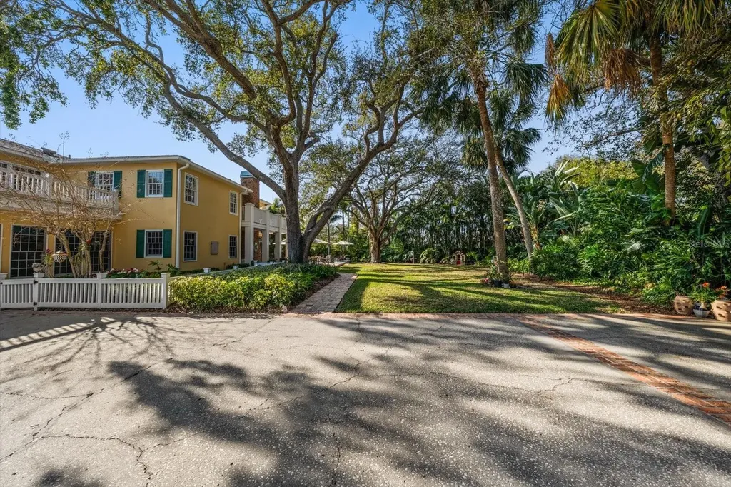 100 Sarasota Road Belleair FL 33756