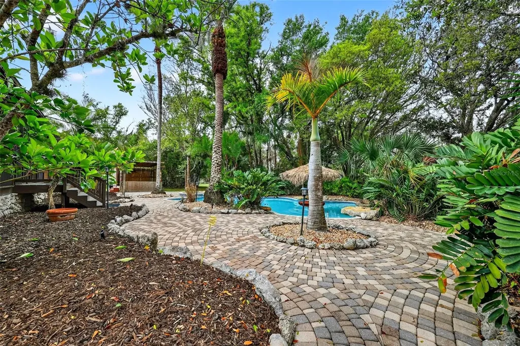 6888 Myakka Valley Trail Sarasota FL 34241