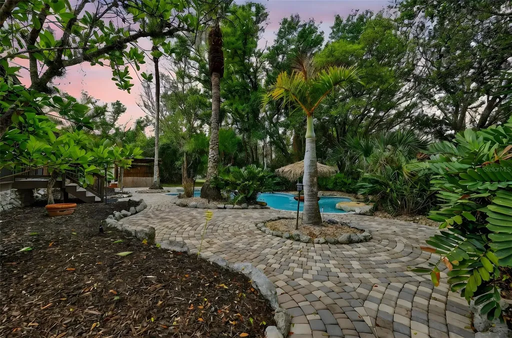 6888 Myakka Valley Trail Sarasota FL 34241