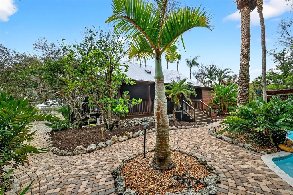 6888 Myakka Valley Trail Sarasota FL 34241