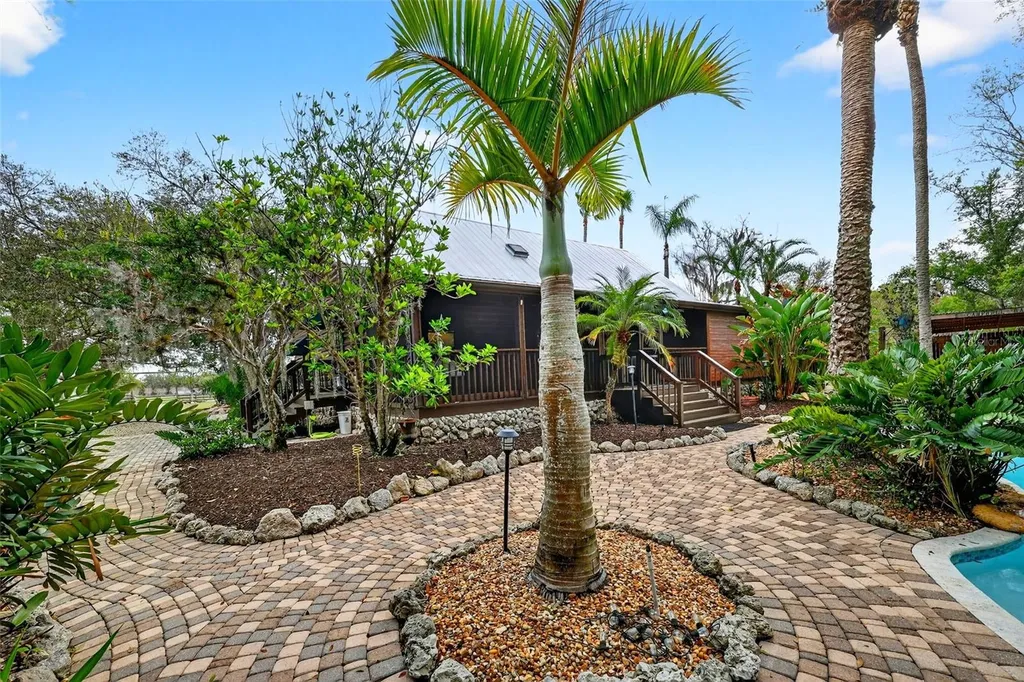 6888 Myakka Valley Trail Sarasota FL 34241