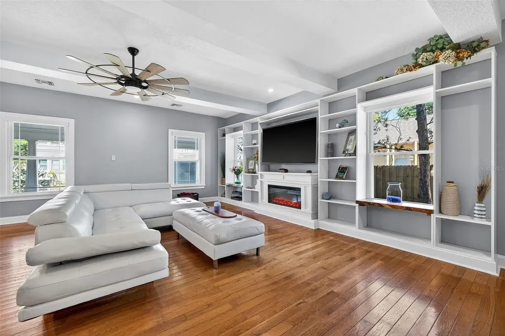 2005 Jackson Street N St Petersburg FL 33704