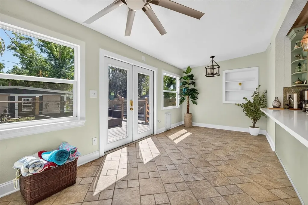 2005 Jackson Street N St Petersburg FL 33704