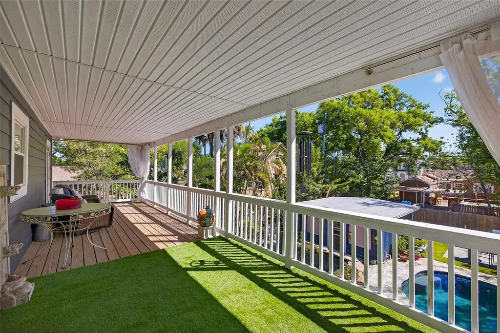 2005 Jackson Street N St Petersburg FL 33704