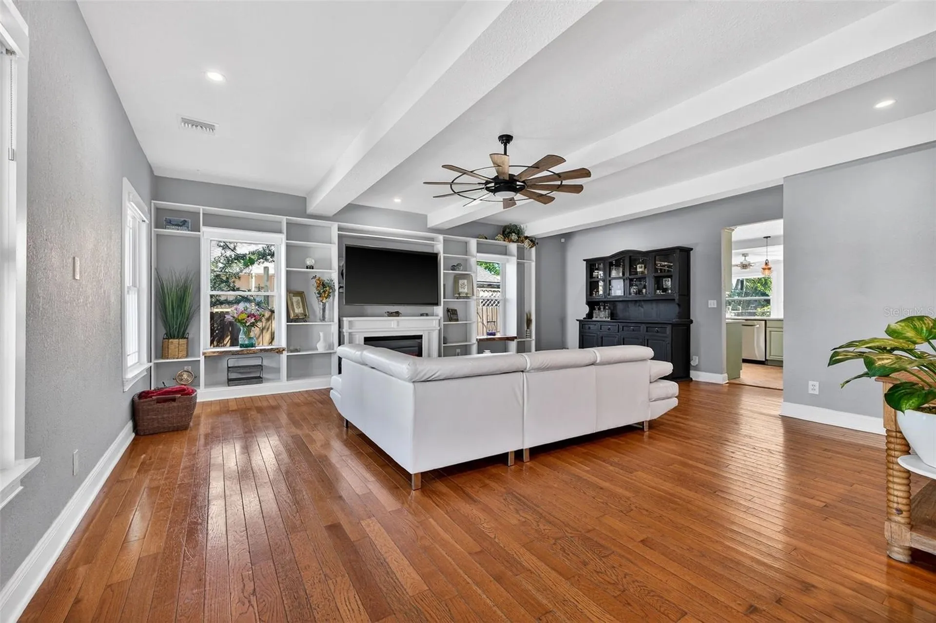 2005 Jackson Street N St Petersburg FL 33704