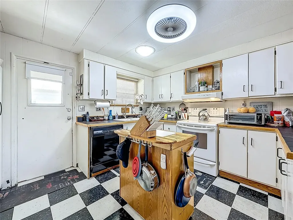 272 Northgate Drive Tarpon Springs FL 34689
