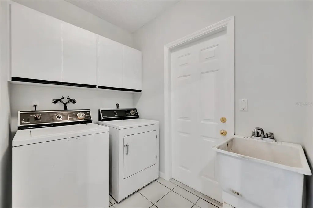 6864 Corral Court Sarasota FL 34243