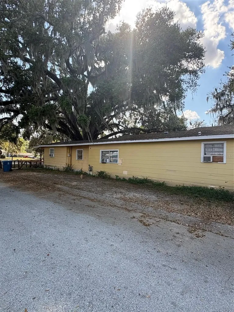 422 W Broadway Street Fort Meade FL 33841