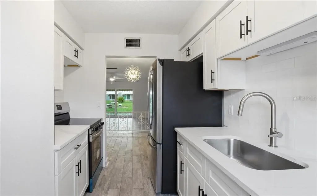 6927 Place De La Paix St Petersburg FL 33707