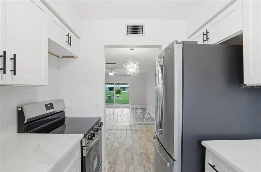 6927 Place De La Paix St Petersburg FL 33707